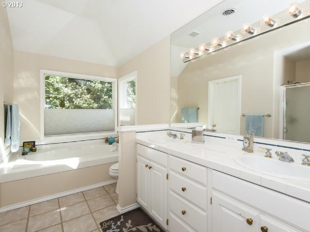3619 Southwest Comus Street Portland, OR 97219 - Photo 9 of 16 Gallery Image 9