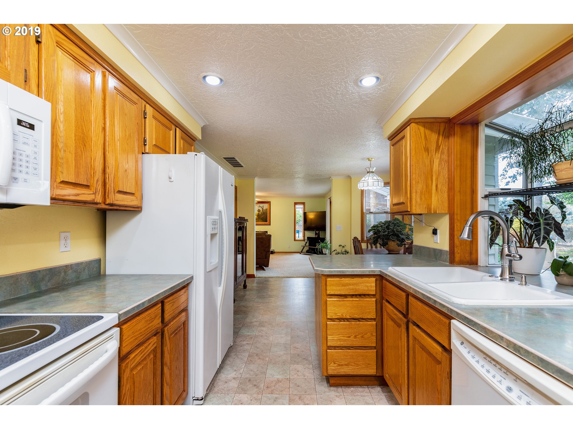 10738 Portland Road Northeast Salem, OR 97305 - Photo 12 of 32 Gallery Image 12