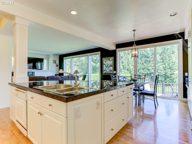 3990 Southeast Augusta Loop Gresham, OR 97080 - Photo 9 of 31 Gallery Image 9