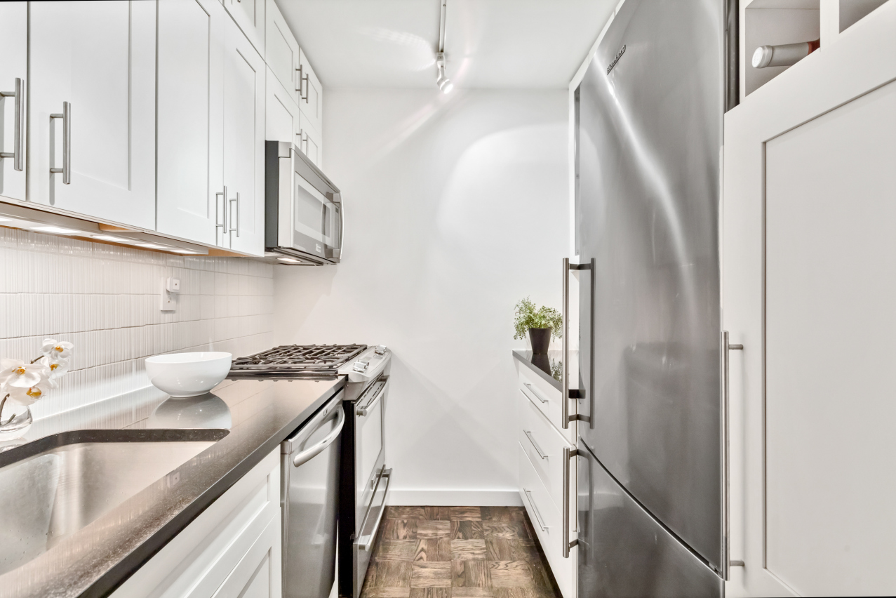 345 East 73rd Street, Unit 3J Manhattan, NY 10021 - Photo 6 of 9