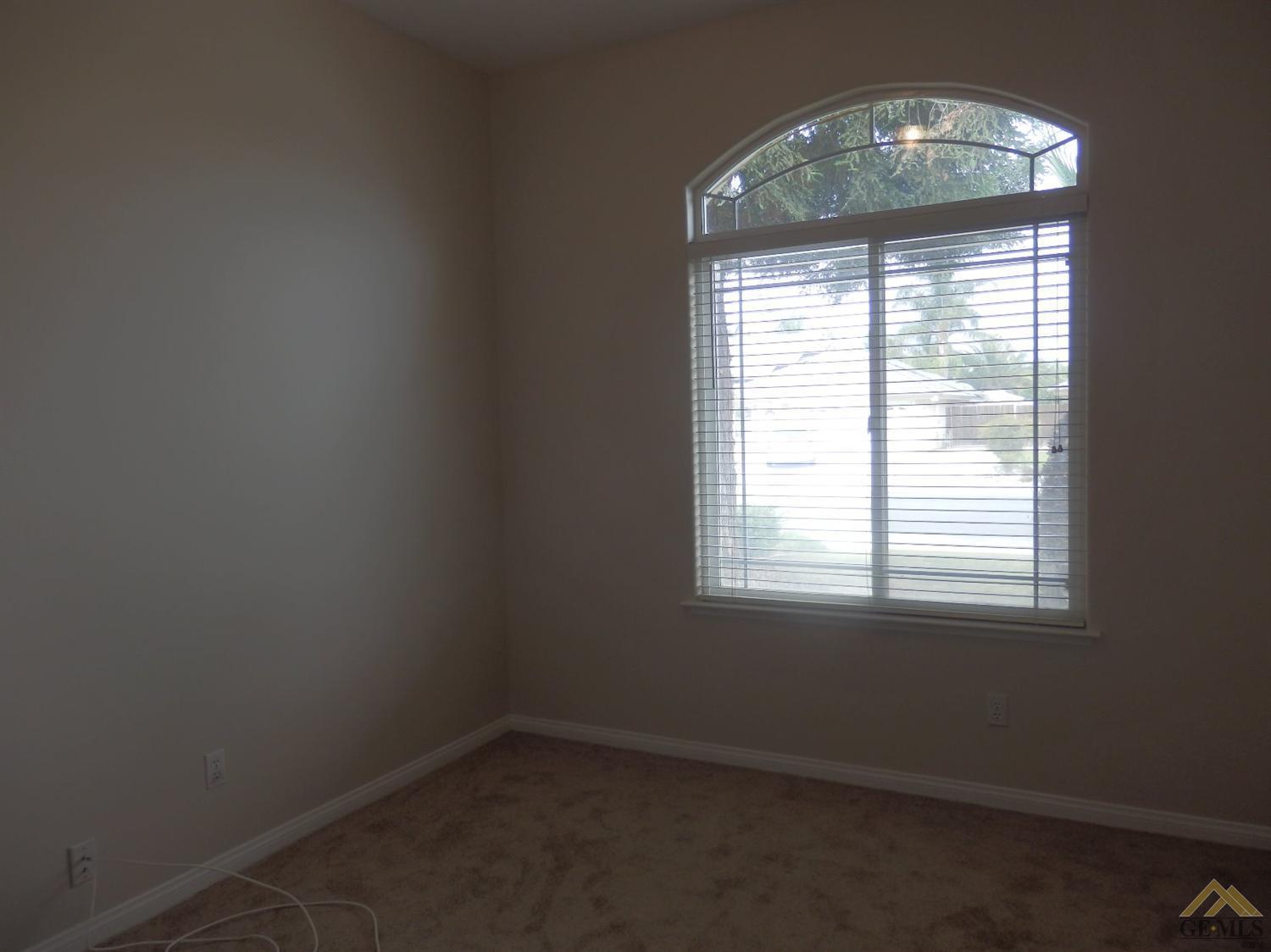 4001 Bridgewater Way Bakersfield, CA 93313 - Photo 15 of 25