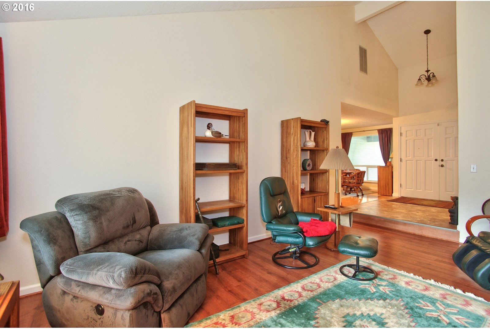 8897 Southwest Arapaho Road Tualatin, OR 97062 - Photo 3 of 23 Gallery Image 3