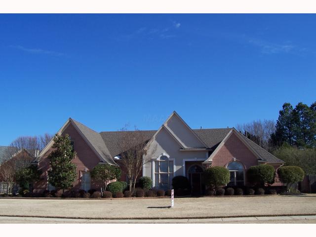 1936 Grovecrest Road Germantown, TN 38139 - Photo 1 of 12 Gallery Image 1