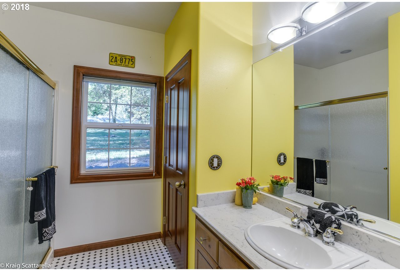 3123 Southwest Huber Street Portland, OR 97219 - Photo 8 of 23