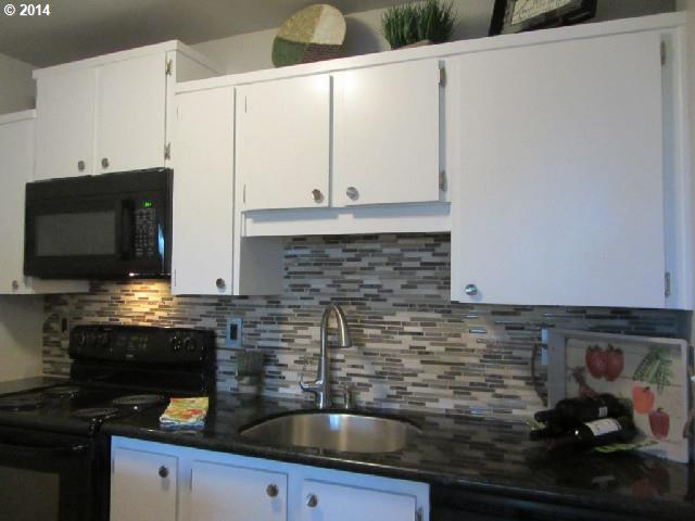 7742 Southwest Barnes Road, Unit A Portland, OR 97225 - Photo 7 of 16 Gallery Image 7