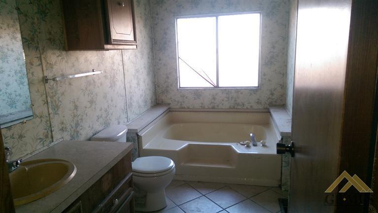 601 Pacheco Road, Unit 1 Bakersfield, CA 93307 - Photo 16 of 19