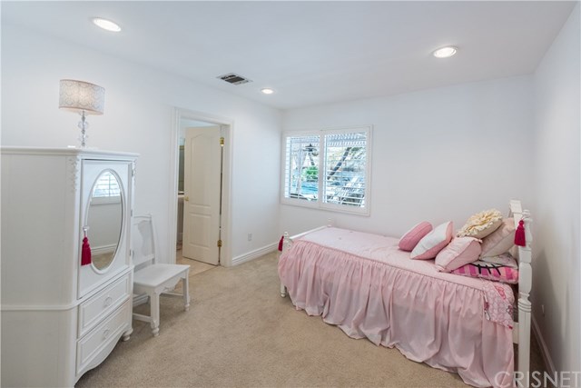 4450 La Barca Drive Tarzana, CA 91356 - Photo 17 of 28