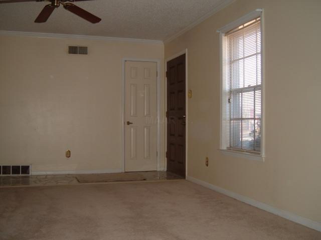 6501 Honeybrook Road Memphis, TN 38134 - Photo 3 of 5 Nice Neutral color carpet. All Window treatments stay!