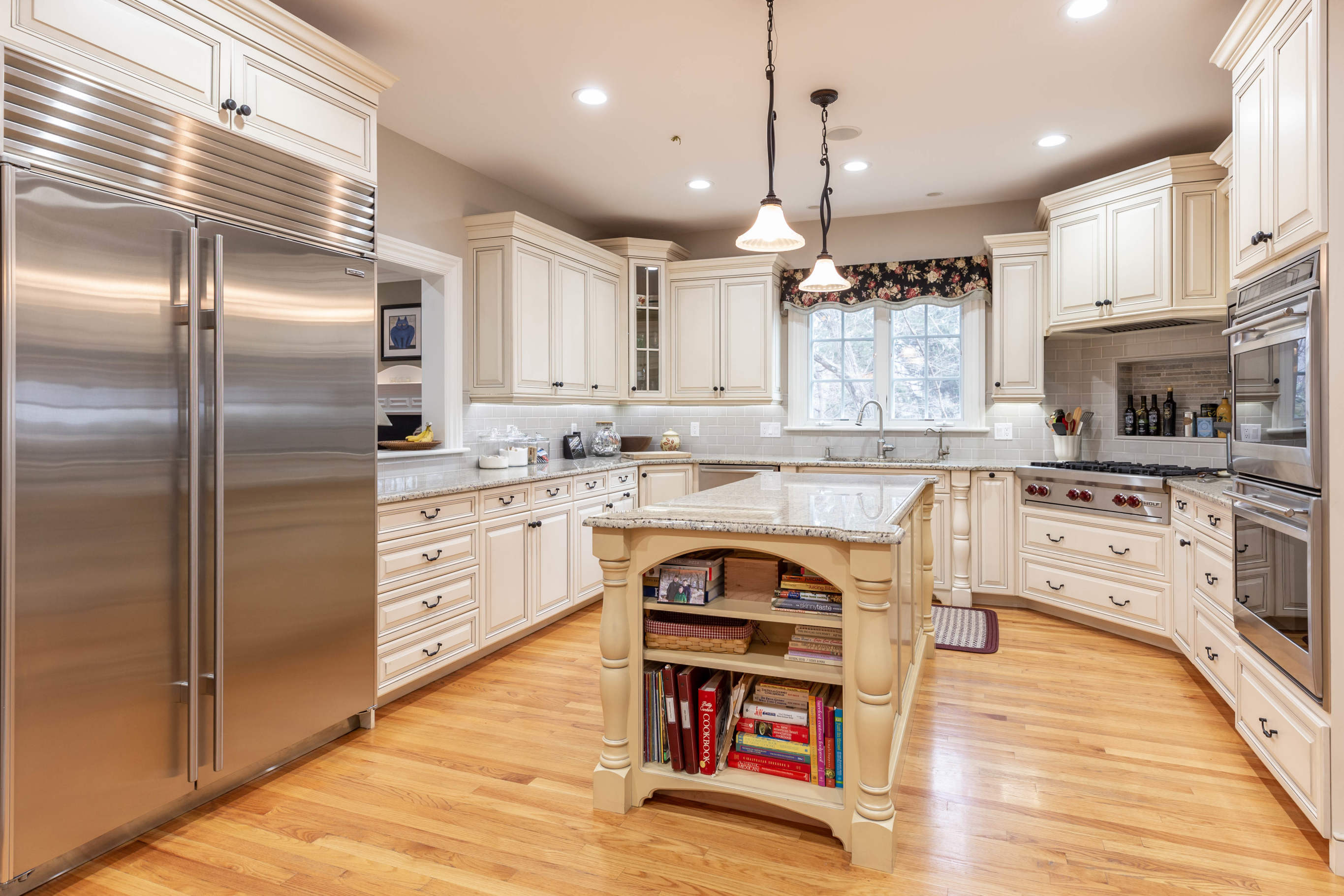 21 Endicott Street Newton, MA 02461 - Photo 12 of 37