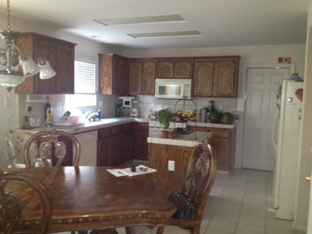 8107 Fighting Irish Drive Bakersfield, CA 93313 - Photo 3 of 10