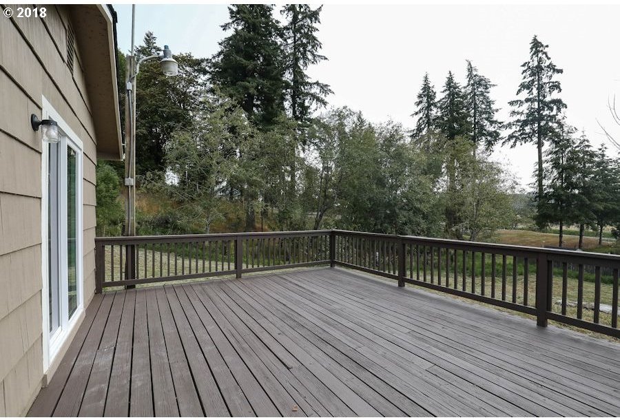5037 Pacific Terrace Longview, WA 98632 - Photo 2 of 13