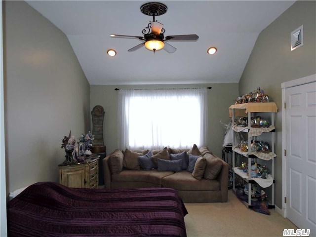 17 Inverness Road Holbrook, NY 11741 - Photo 8 of 19