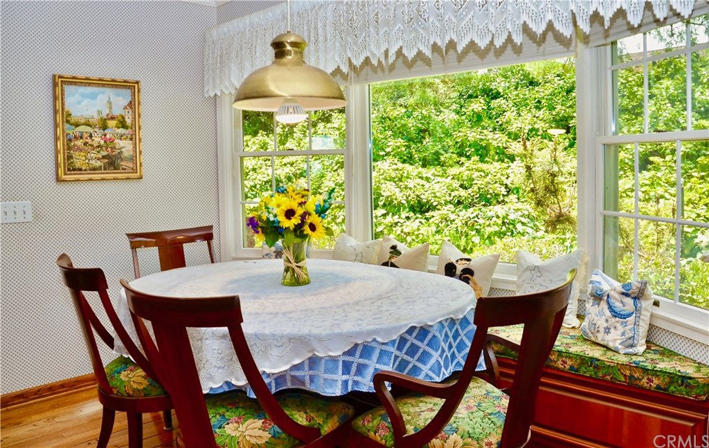 10 Flying Mane Road Rolling Hills, CA 90274 - Photo 11 of 18 Dining area off of the kitchen with window seat and large sunny windows.
