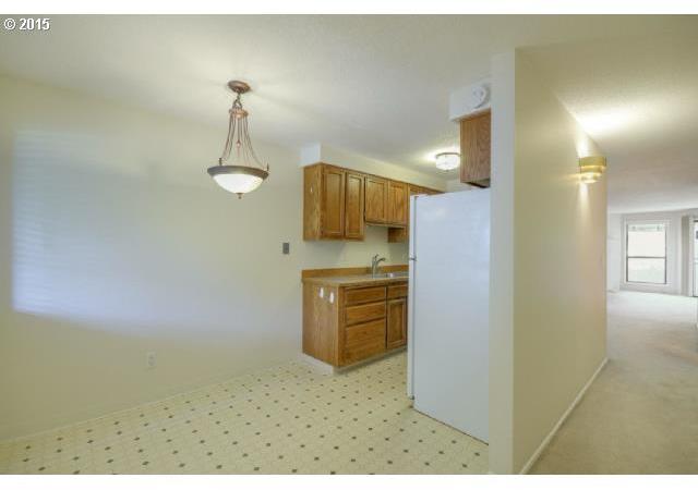 5602 South Riverside Lane, Unit 5 Portland, OR 97239 - Photo 9 of 16 Gallery Image 9