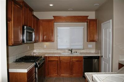 2808 Crescent Ridge Street Bakersfield, CA 93313 - Photo 6 of 13 Gallery Image 6