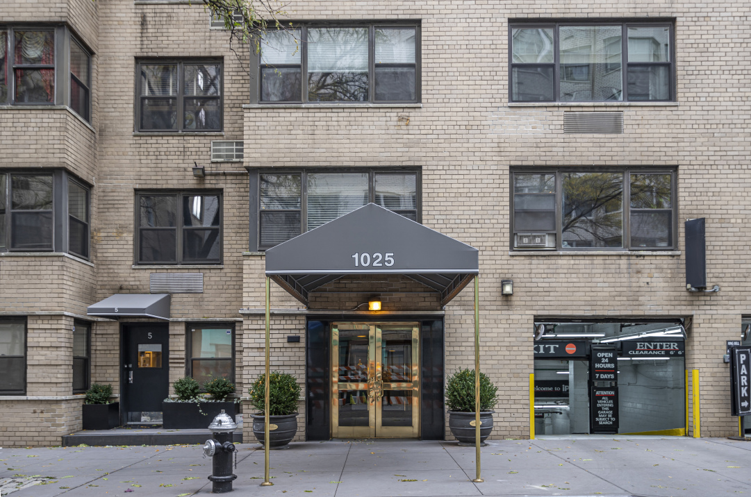 1025 5th Ave, Manhattan, NY 10028 - Photo 2 of 3
