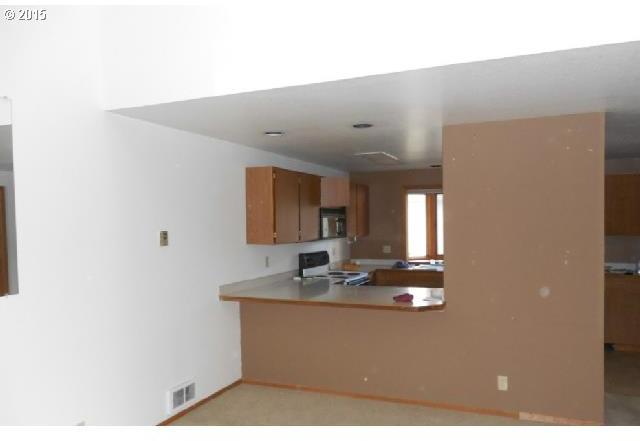 1050 Northeast Butler Market Road Bend, OR 97701 - Photo 5 of 11 Gallery Image 5