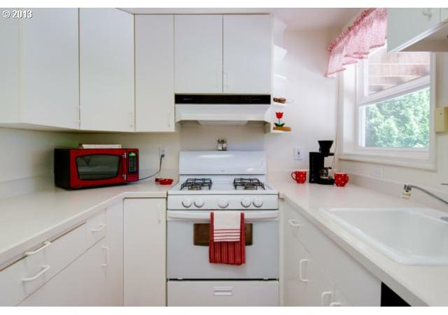 3230 Southwest Ridge Drive Portland, OR 97219 - Photo 12 of 16 Gallery Image 12
