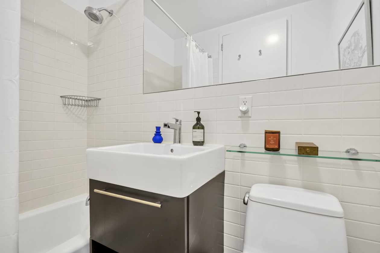 970 Kent Avenue, Unit 307 Brooklyn, NY 11205 - Photo 6 of 7
