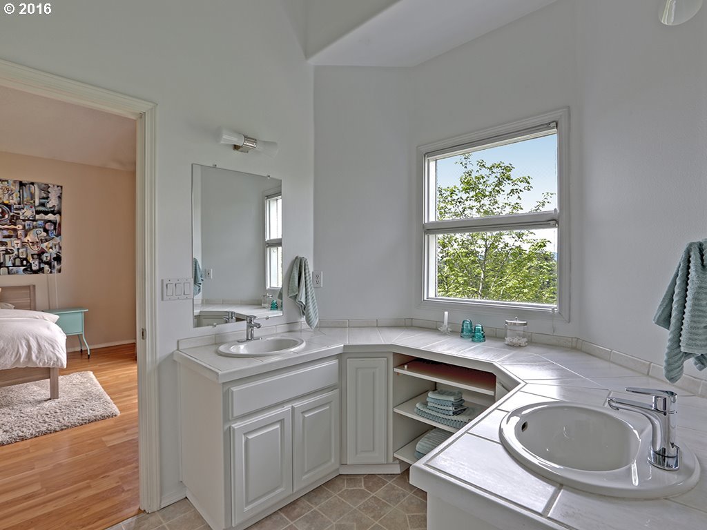 2647 Northeast Rocky Butte Road Portland, OR 97220 - Photo 6 of 22 Gallery Image 6