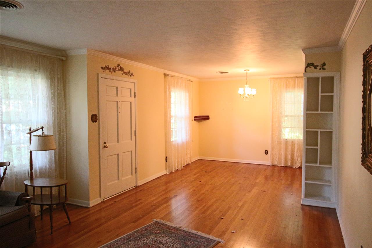 1596 Hayne Road Memphis, TN 38119 - Photo 13 of 23 Nice Shelves