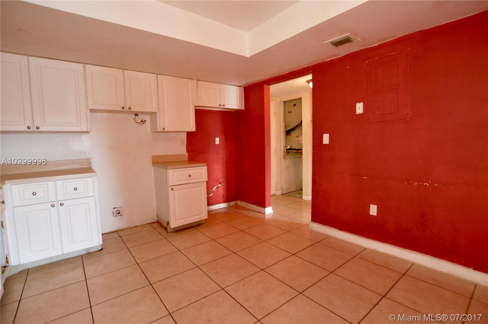 711 North Pine Island Road, Unit 409 Plantation, FL 33324 - Photo 9 of 32