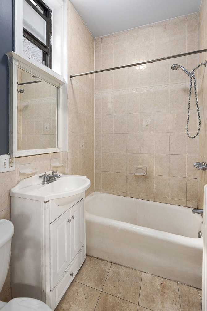 70 University Place, Unit 10 Manhattan, NY 10003 - Photo 4 of 6