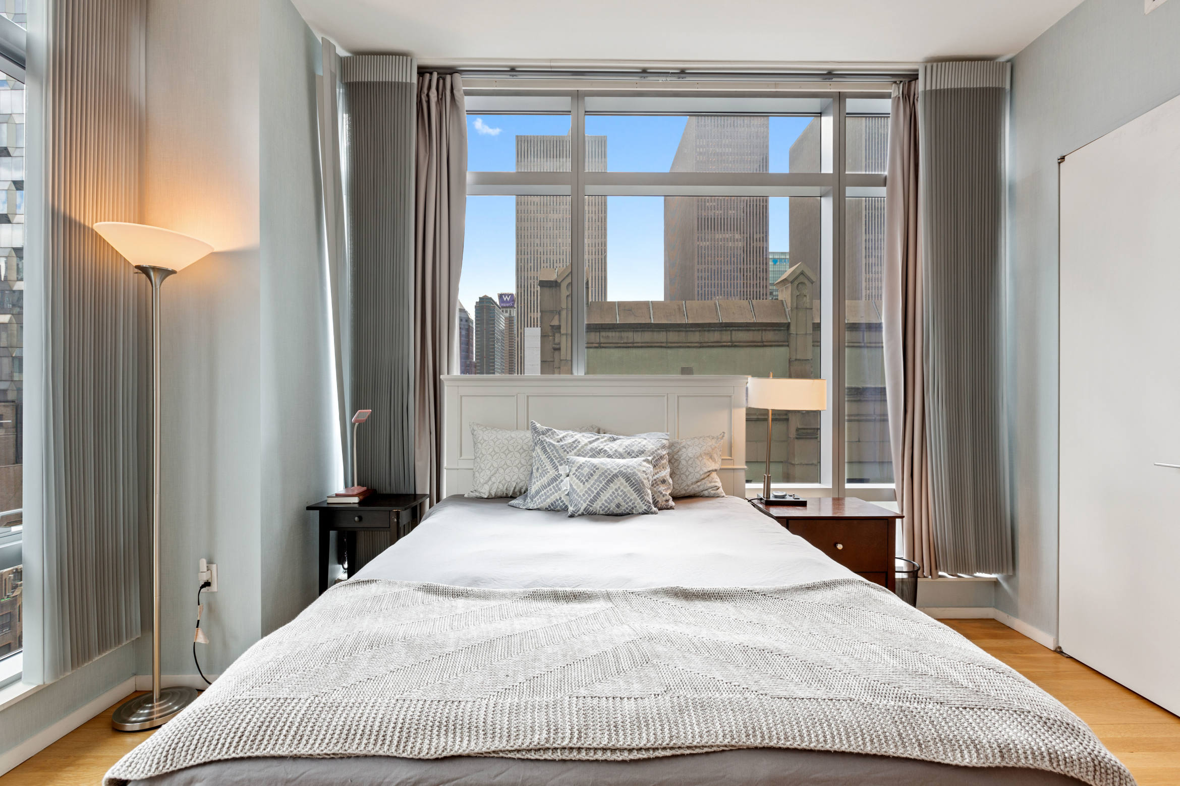 18 West 48th Street, Unit 19E Manhattan, NY 10036 - Photo 5 of 14