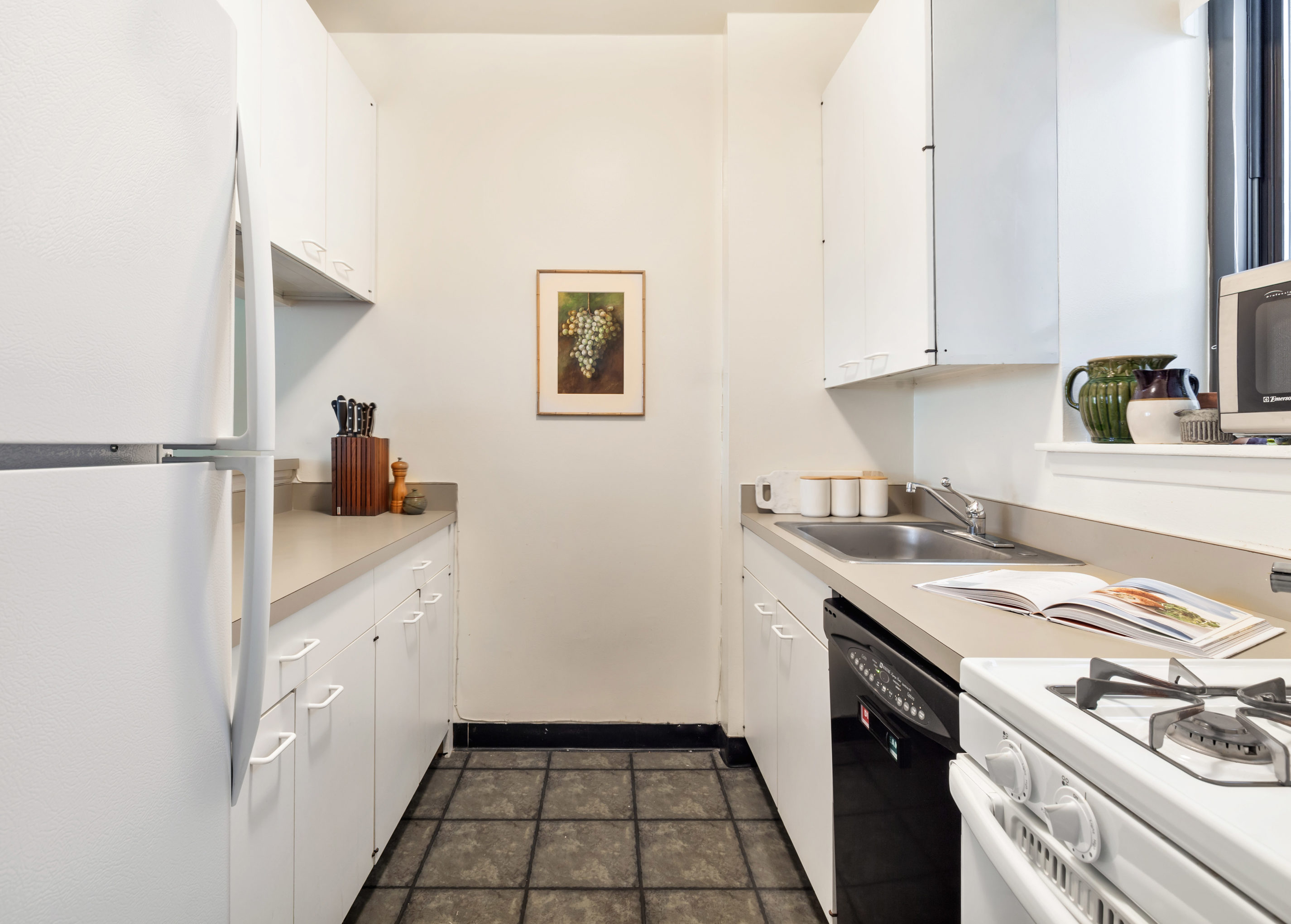 104 West 70th Street, Unit 4A Manhattan, NY 10023 - Photo 3 of 6