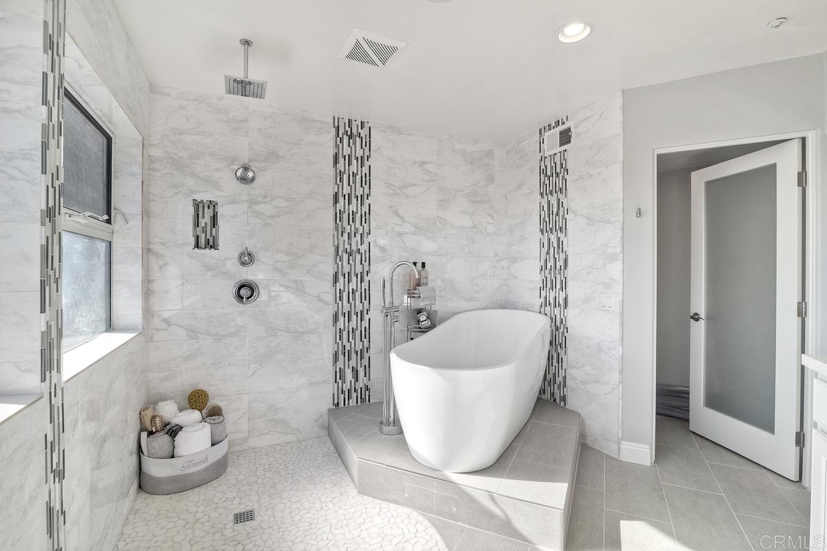 5352 Soledad Mountain Road San Diego, CA 92109 - Photo 5 of 25