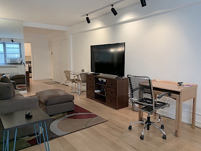 135 East 54th Street, Unit 4A Manhattan, NY 10022 - Photo 3 of 7