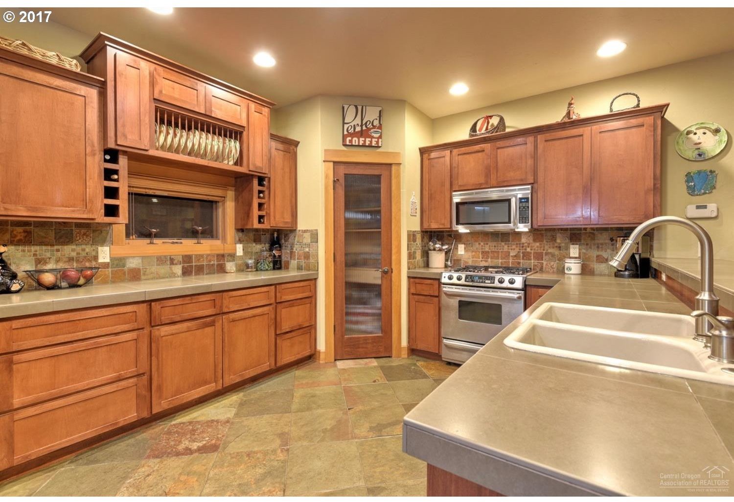 19552 East Campbell Road Bend, OR 97702 - Photo 7 of 25 Gallery Image 7