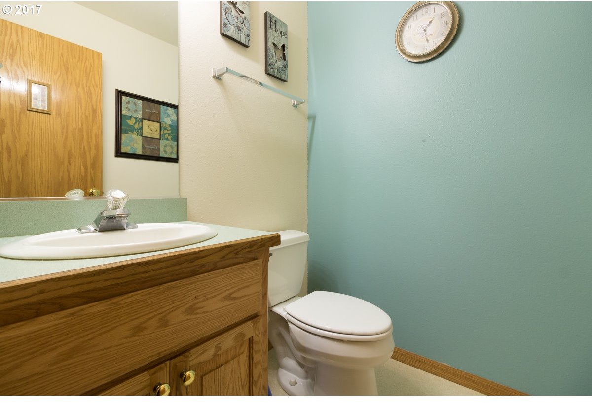 331 Green Valley Road Oakland, OR 97462 - Photo 5 of 16 Gallery Image 5