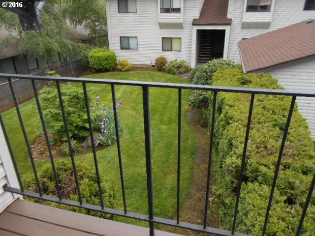 12510 Southeast Stark Street Portland, OR 97233 - Photo 7 of 20