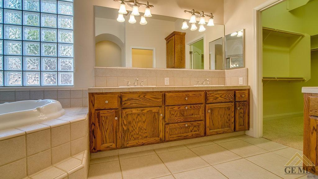 10207 Skiles Drive Bakersfield, CA 93311 - Photo 29 of 34