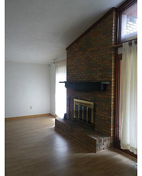 353 Armstrong Road Tarentum, PA 15084 - Photo 2 of 6 Gallery Image 2