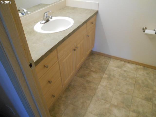 986 Southwest Junction Place Gresham, OR 97080 - Photo 11 of 16
