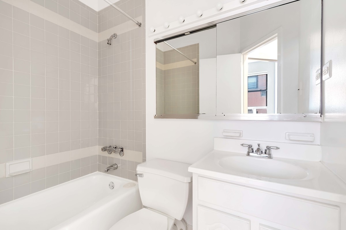 215 West 84th Street, Unit 512A Manhattan, NY 10024 - Photo 4 of 7