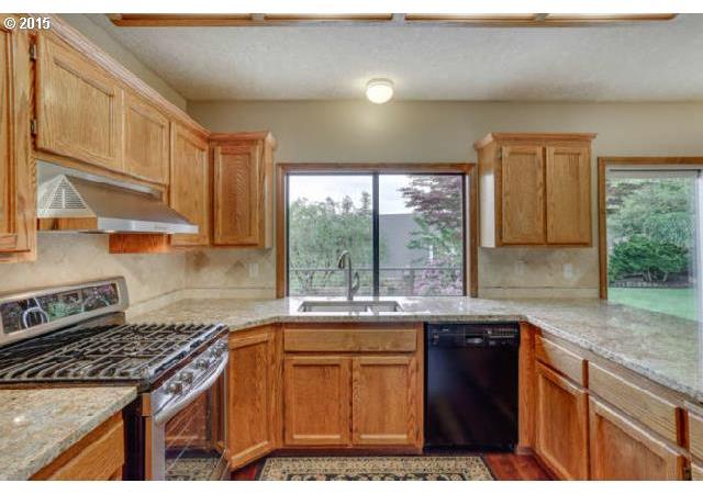 806 Southwest Wilson Court Gresham, OR 97080 - Photo 5 of 16 Gallery Image 5
