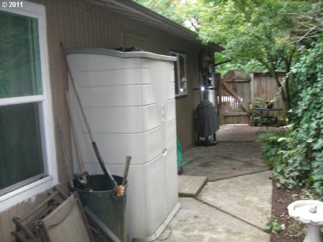1377 Southwest Taylors Ferry Road Portland, OR 97219 - Photo 11 of 12 Gallery Image 11