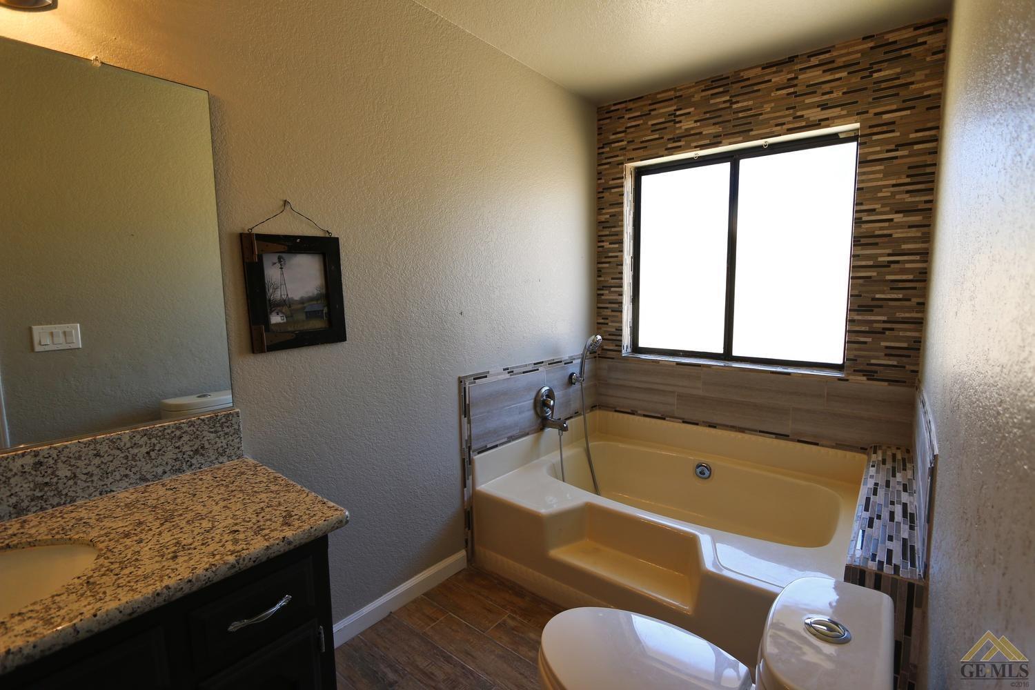 20004 Springhill Avenue Tehachapi, CA 93561 - Photo 13 of 27 Gallery Image 13
