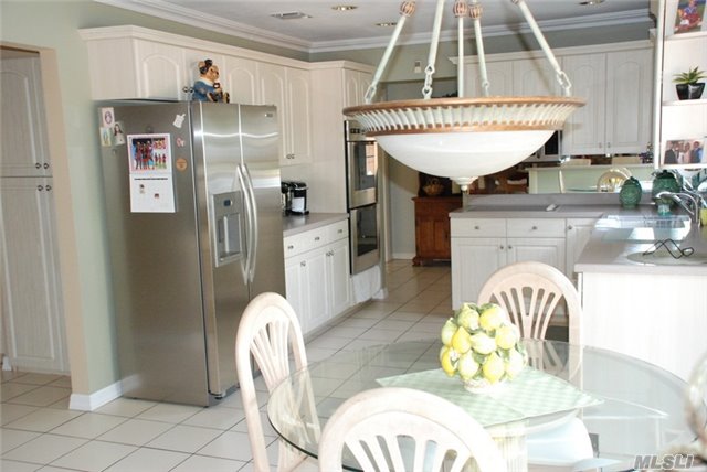 30 Fleetwood Road Commack, NY 11725 - Photo 19 of 20 Gallery Image 19