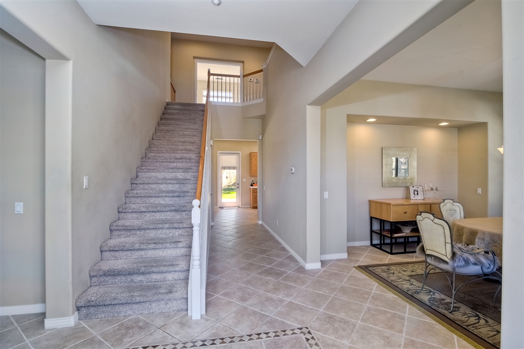 1062 Inverlochy Drive Fallbrook, CA 92028 - Photo 6 of 25 Grand staircase with high ceilings.