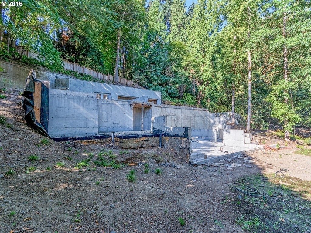 11159 Southwest Riverwood Road Portland, OR 97219 - Photo 8 of 18 Gallery Image 8