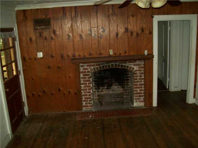 1093 Brownlee Road Memphis, TN 38116 - Photo 2 of 8