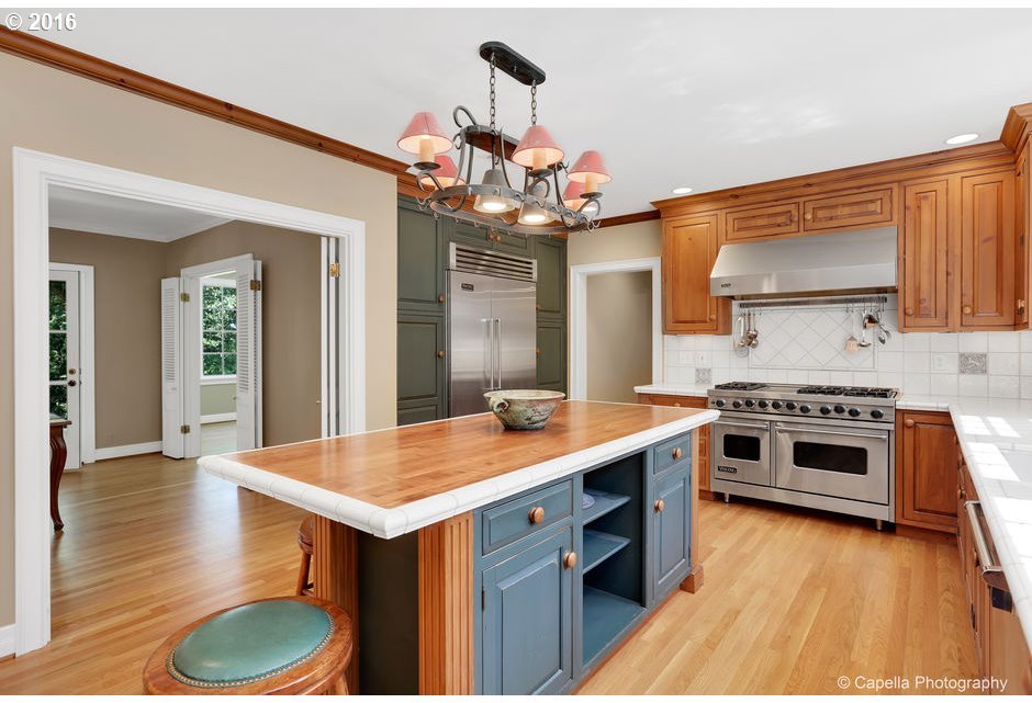 2473 South Military Road Portland, OR 97219 - Photo 14 of 32 Gallery Image 14