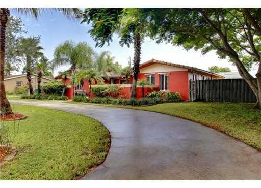 13301 Southwest 99th Court Miami, FL 33176 - Photo 3 of 25
