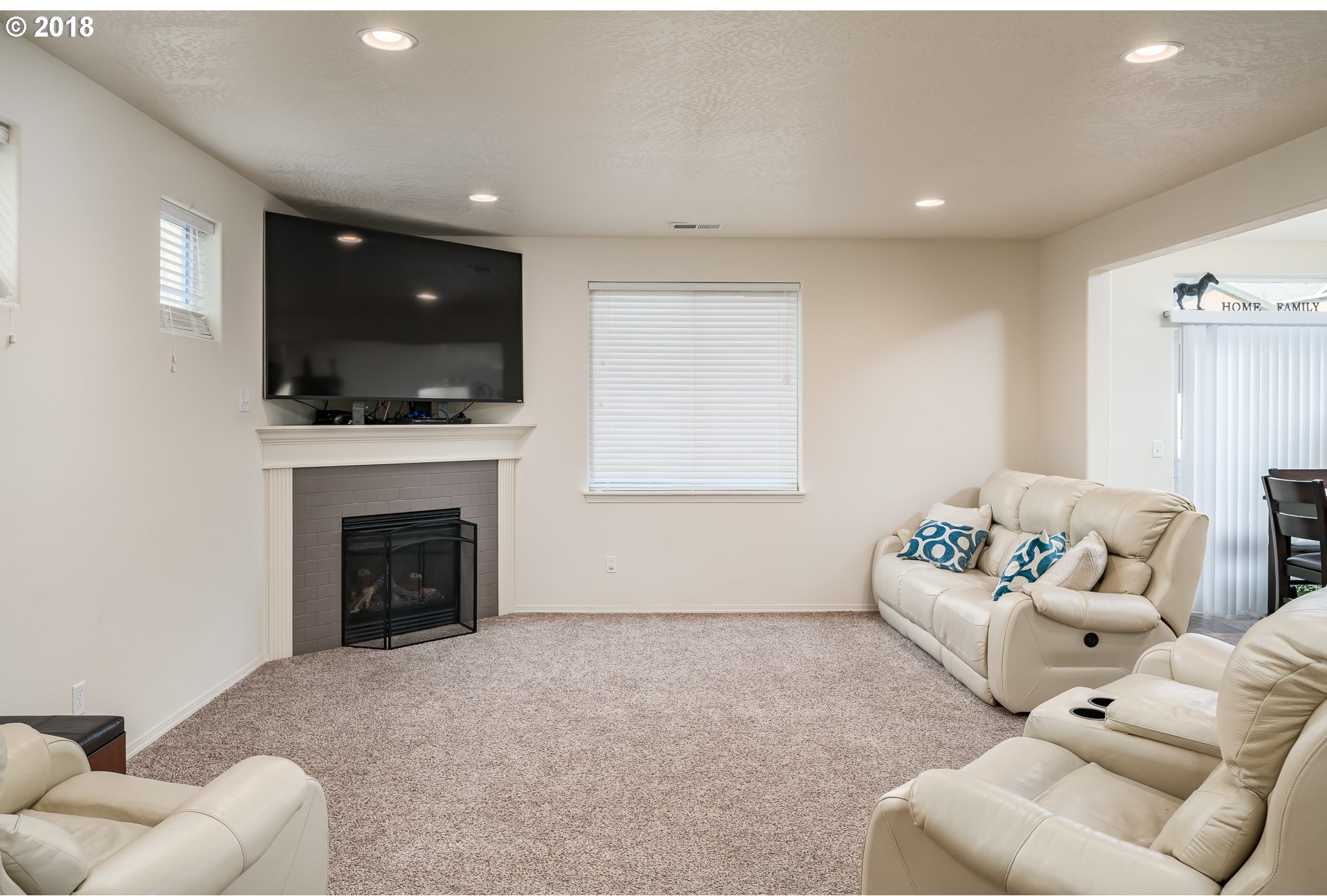 1845 Adelman Loop Eugene, OR 97402 - Photo 5 of 11 Gallery Image 5