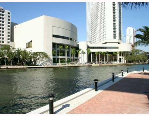 31 Southeast 5th Street, Unit 1402 Miami, FL 33131 - Photo 8 of 11