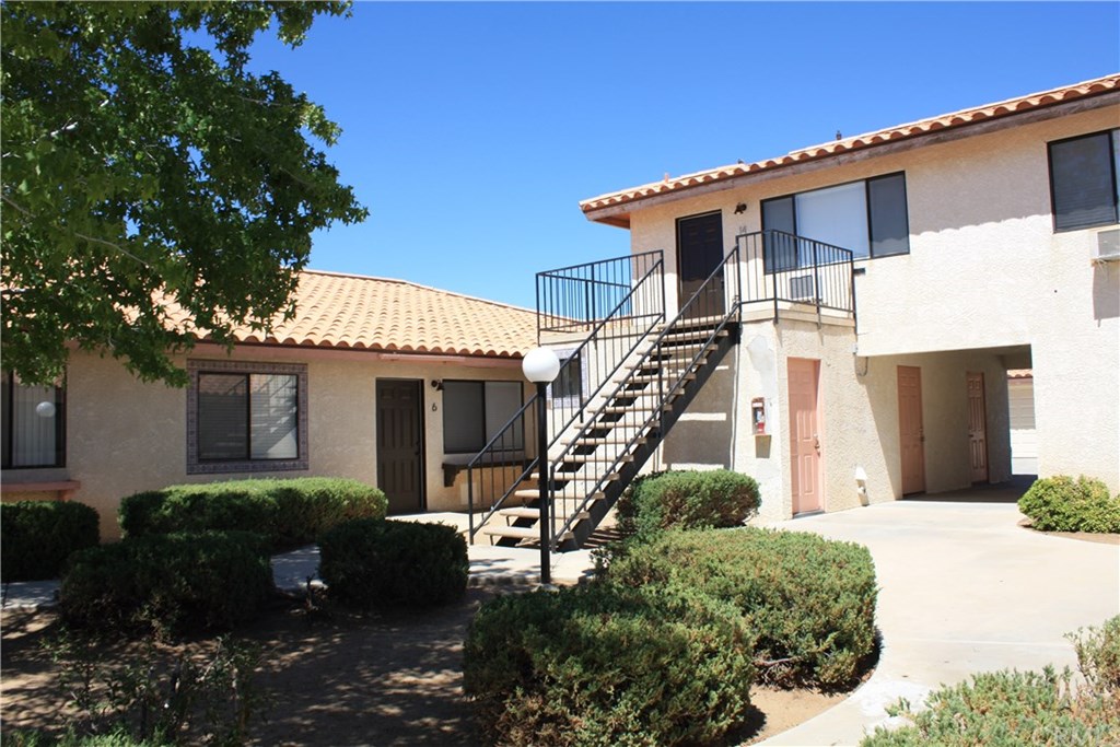 7595 Kickapoo Trail Yucca Valley, CA 92284 - Photo 2 of 9